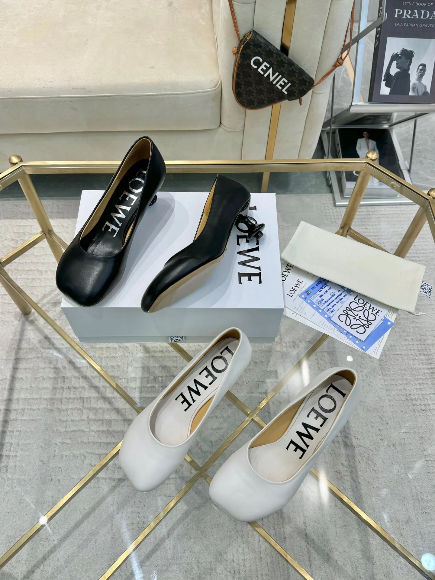 👟👟Ex-factory price 640👟👟 LOEWE‼ ️ New arrival‼ ️Imported genuine leather sole Loewe 2024/aw early spring latest catwalk color diamond series catwalk style 😘😘😘 Upper: imported super soft sheepskin lining: imported water-dyed sheepskin Outsole: original molded injection molded leather outsole Heel: original molded 1:1 Heel height: 5.5cm Size: 35-39 (40/41/42/43 custom-made, non-refundable)